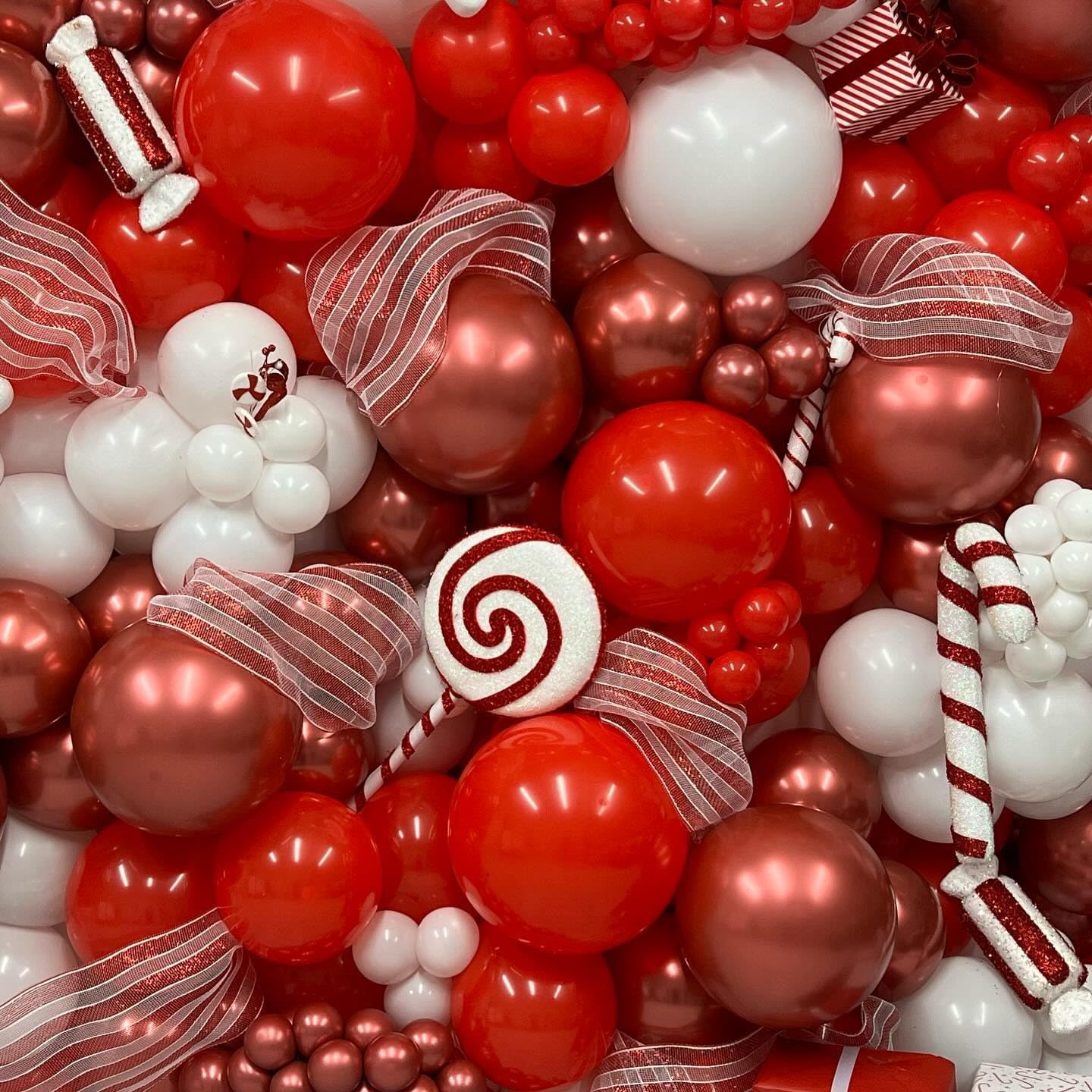Red and White Latex Balloons, 60pcs 12 Inches Red and White Confetti Balloons with 1 Ribbon for Christmas, Birthday, Graduation, Valentine's Day Party Decorations